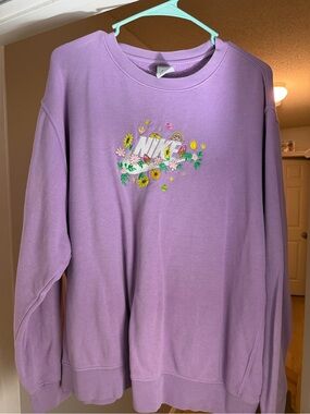 Nike Sportswear Floral/Mushroom Embroidered Sweatshirt